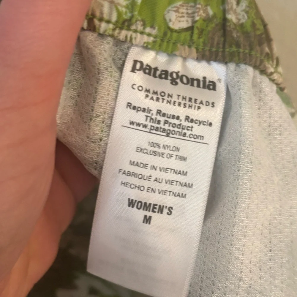 Patagonia Barely Baggies Shorts Medium - Athletic, Athleisure, Spring - Picture 9 of 9